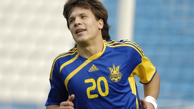 Trong 16 lần ra sân trong màu áo ĐT Ukraine , Konoplyanka đã có được 5 bàn thắng và 4 đường kiến tạo thành bàn. Tài năng của Konoplyanka chính là niềm hy vọng số 1 của ĐT đồng chủ nhà EURO 2012 vào mùa Hè này.